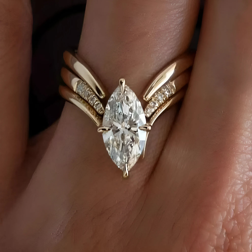 Gold zinc alloy geometric ring set with inlaid horse eye motif for women