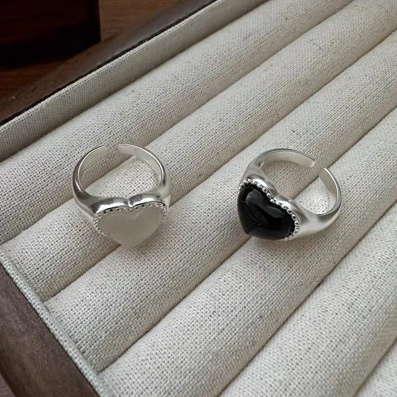 S925 sterling silver heart agate ring with adjustable open-mouth design in black colour