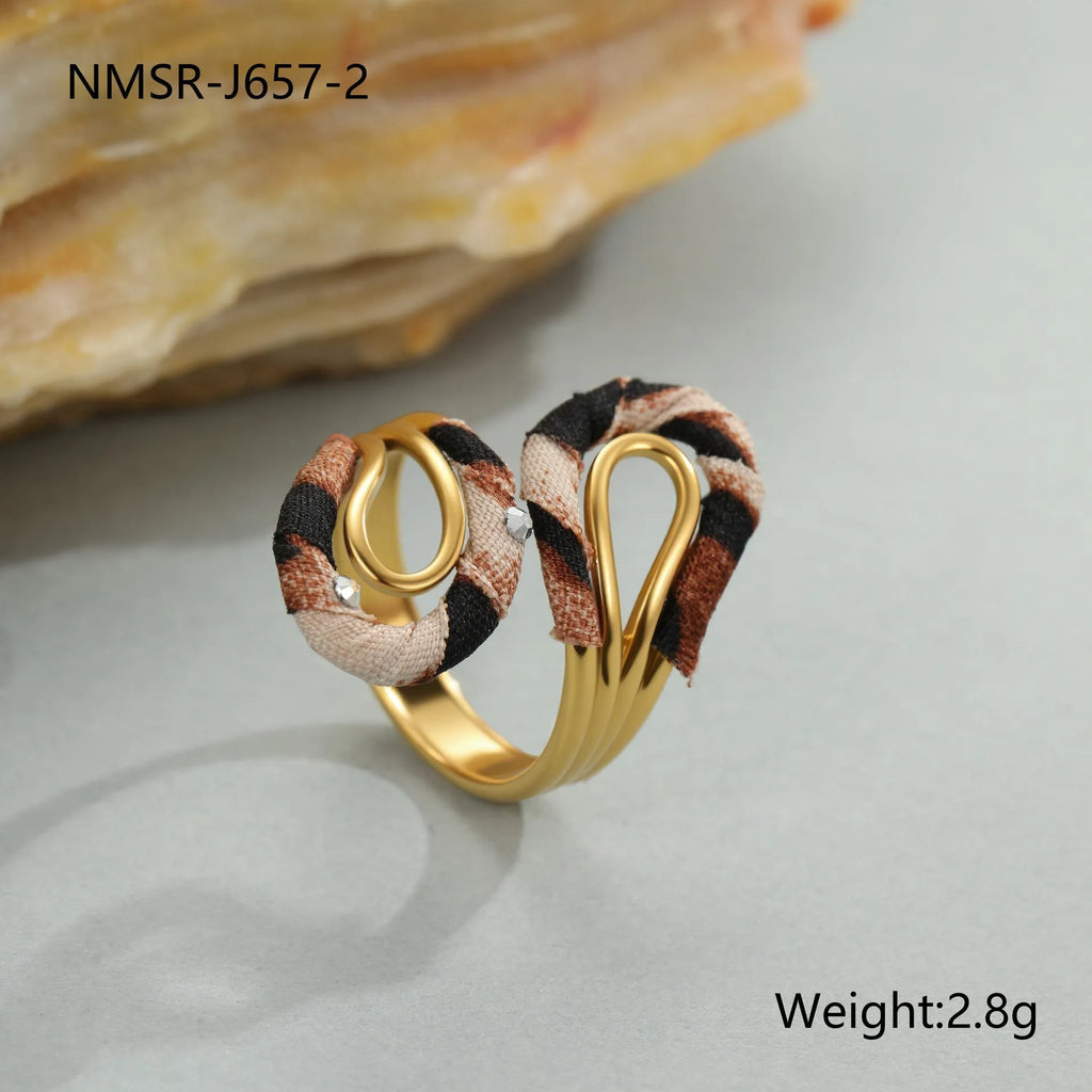 Leopard print stainless steel open mouth ring in geometric heart shape with adjustable free size design