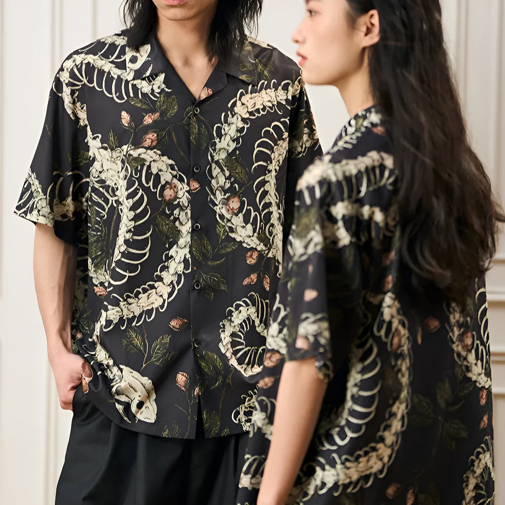 Snake bone pattern printed Cuban collar short sleeve shirt in loose fit for summer casual wear