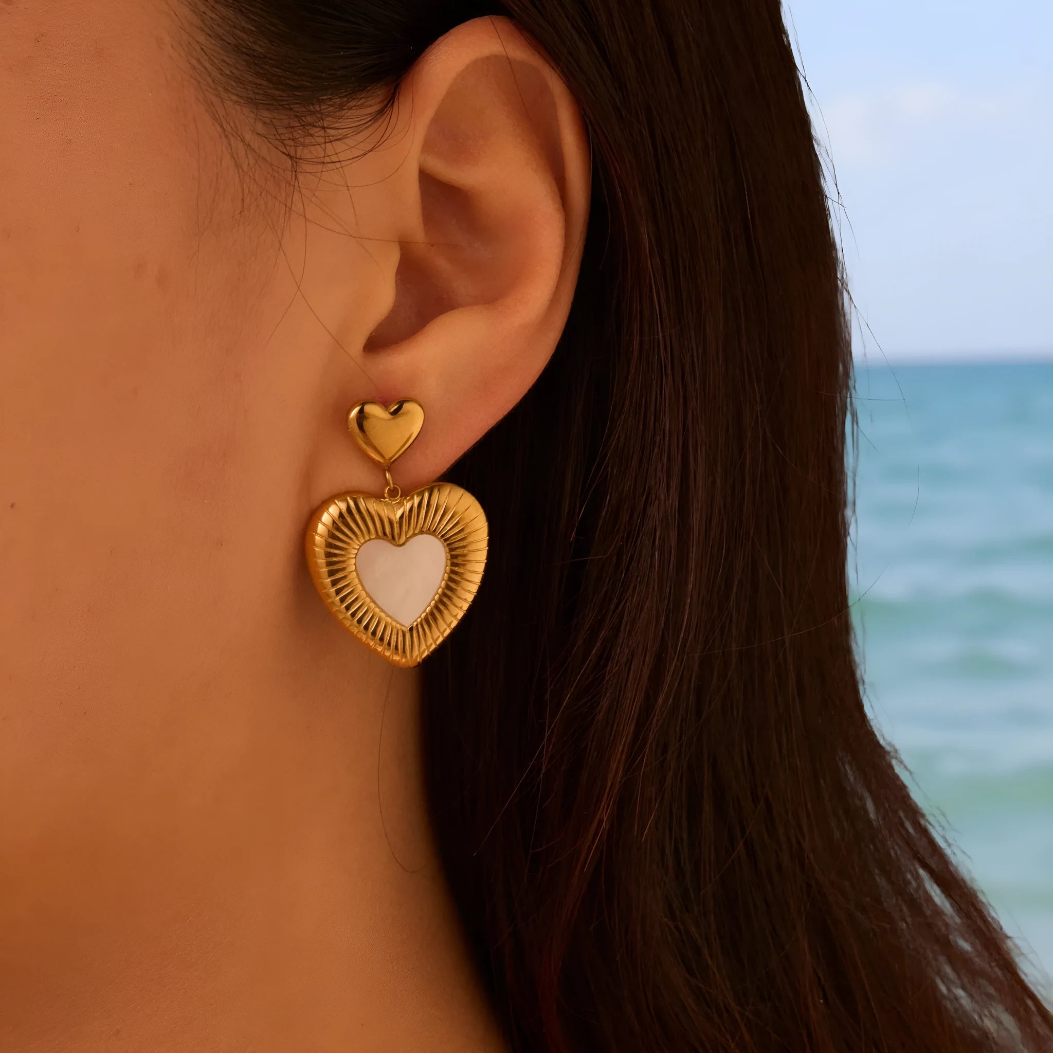 Women's stainless steel heart earrings with 18K gold electroplating and fritillary design elements
