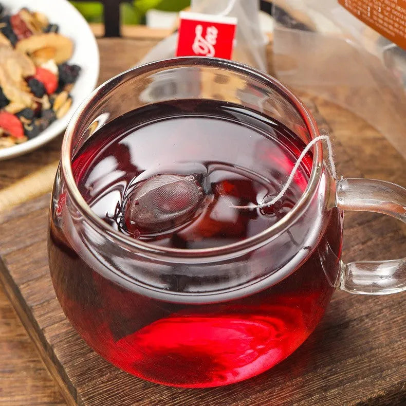 A bag of ginseng and black wolfberry tea containing 40 individual 5g sachets.