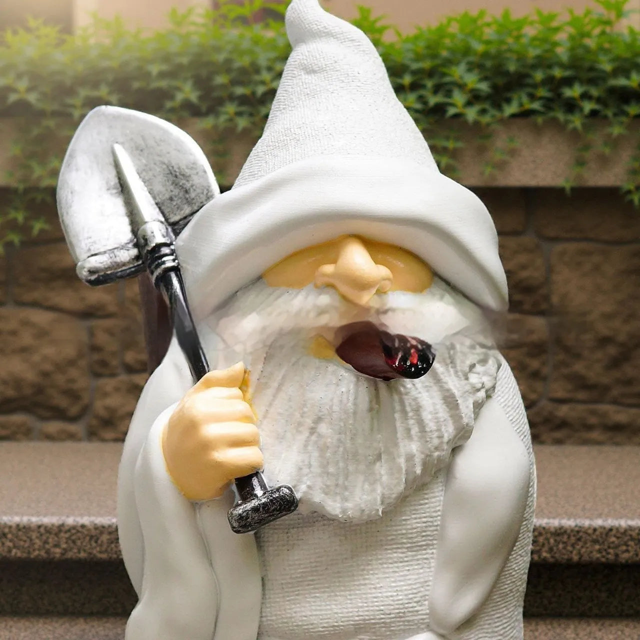Resin craft smoking shovel dwarf Christmas garden ornament for outdoor festive display