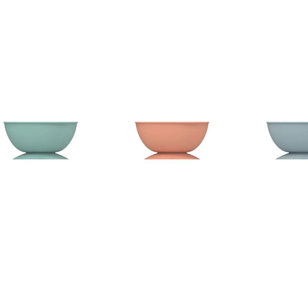 Cyan silicone pet licking mat slow feeder bowl with suction cup base, measuring 15.8cm across.
