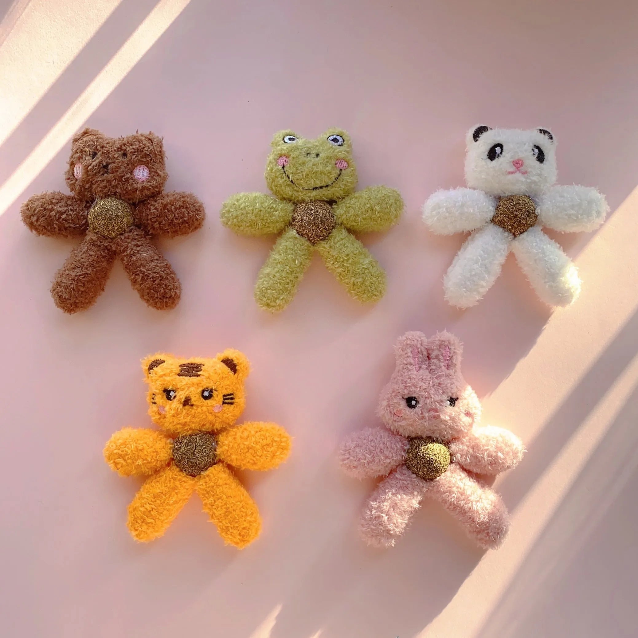 Edible catnip chewing ball for cats in animal designs for dental care