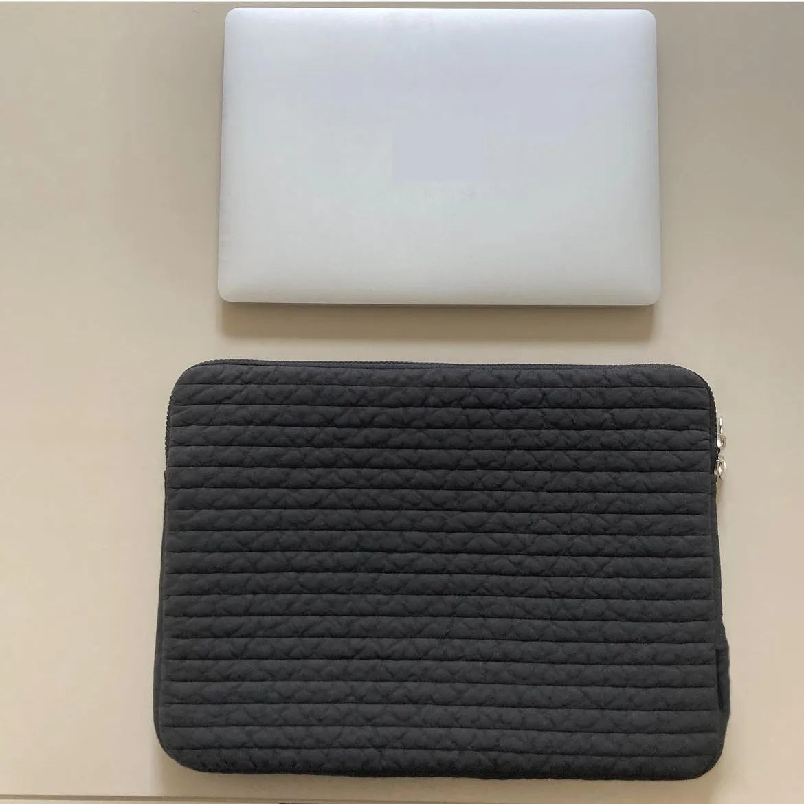 Black and white cotton cloth anti-seismic laptop sleeve or clutch bag for tablets, shown in three size options.