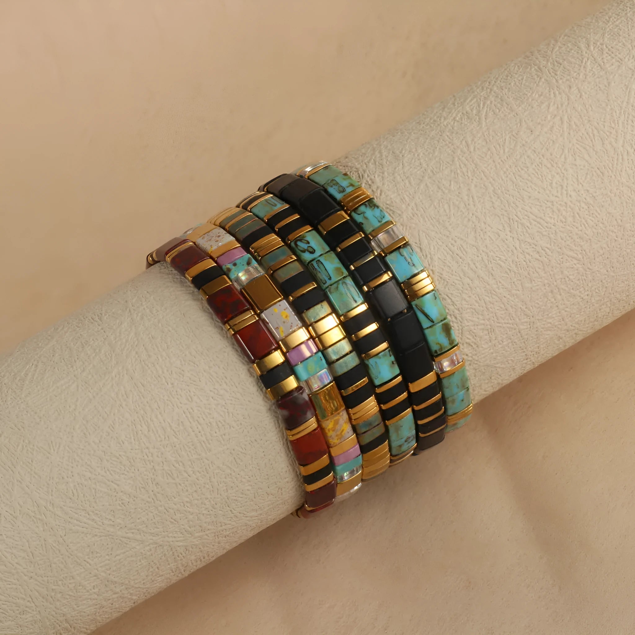 Geometric glass and coloured glaze beaded bracelet with round elements in five colour options