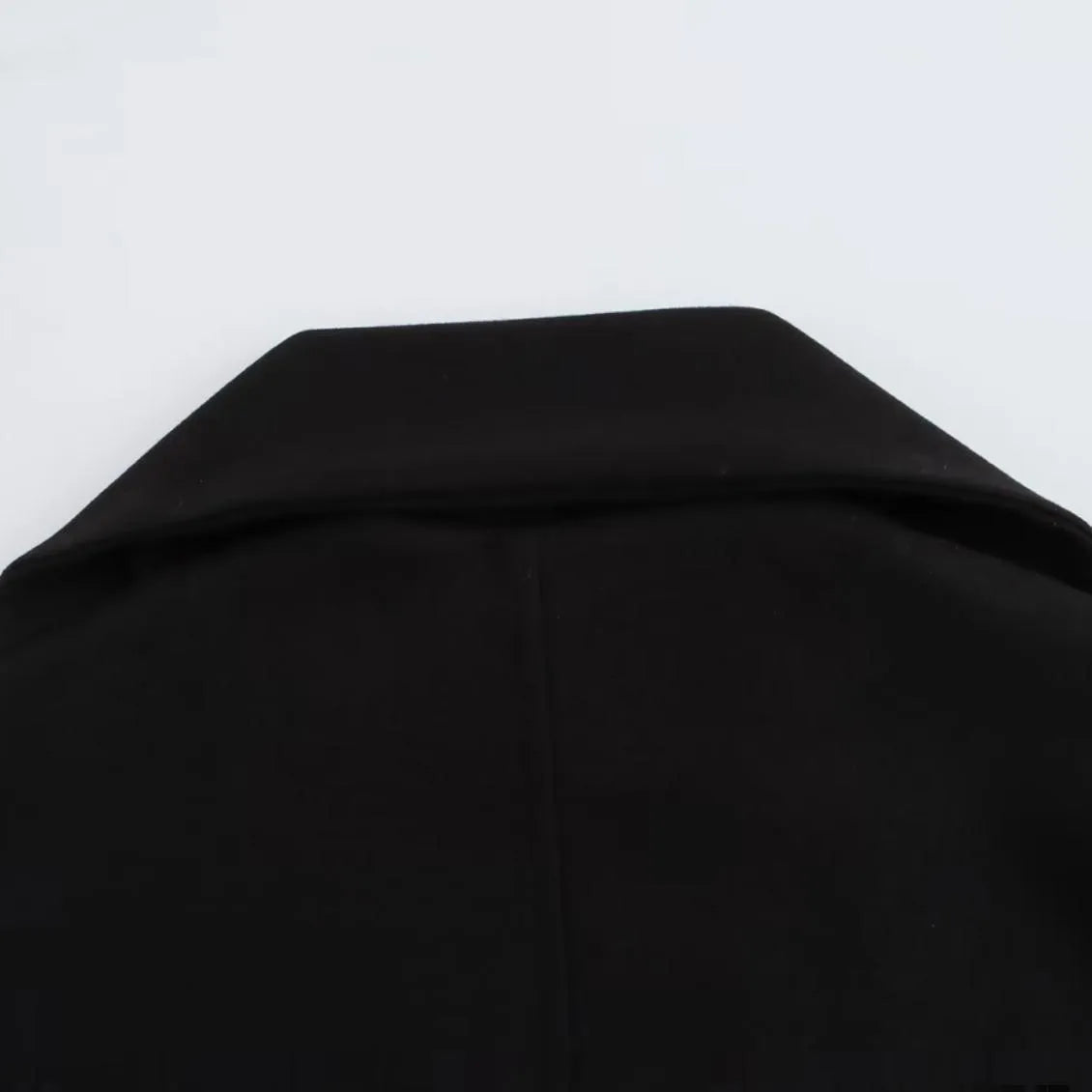 Women's long coat with artificial fur collar in polyester fabric, street fashion style with pockets
