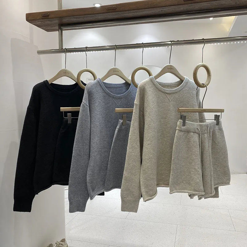 Women's loose-fitting acrylic knit sweater and wide leg shorts two-piece set in oatmeal colour