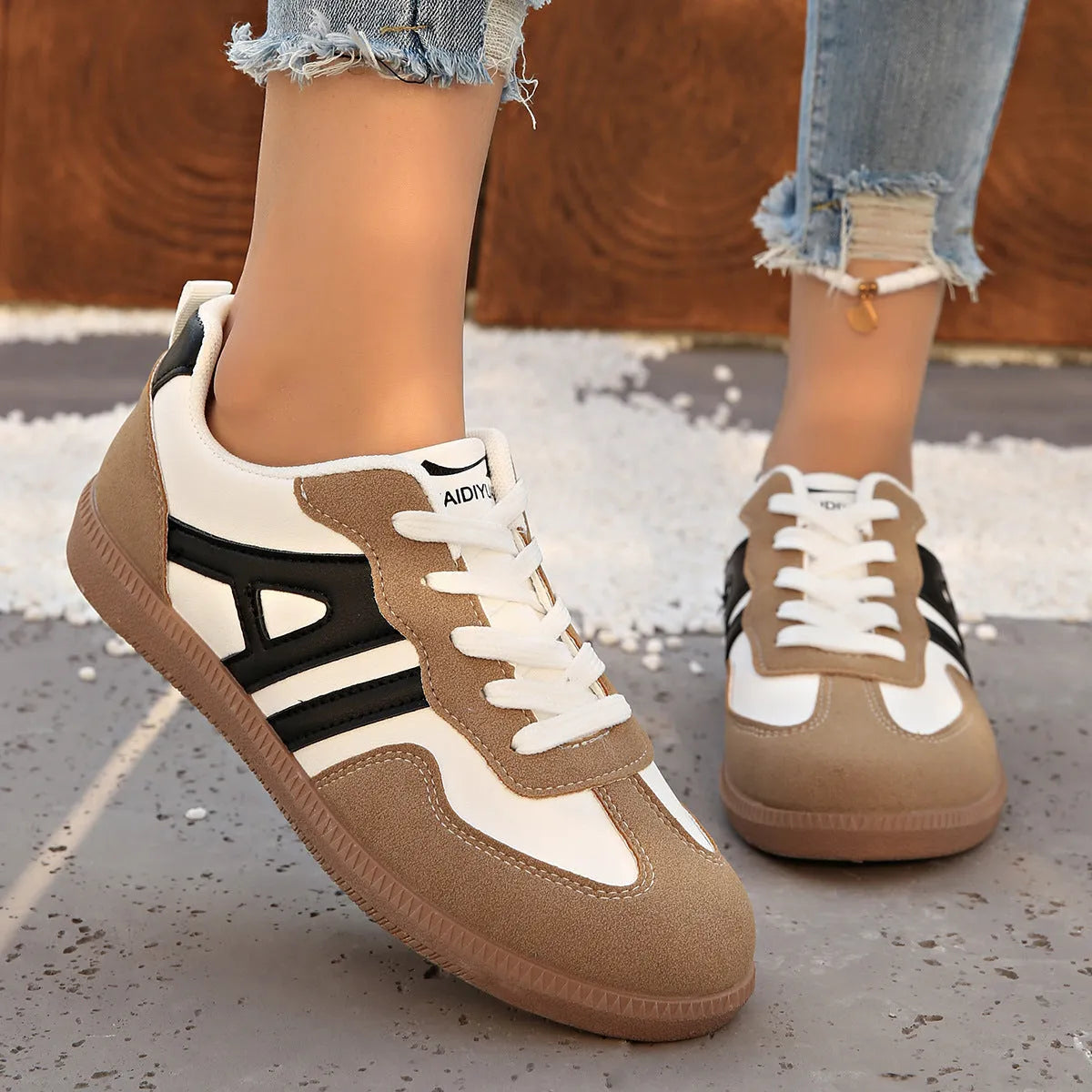 Women's retro colour matching jogging shoes with lace-up front and platform heel