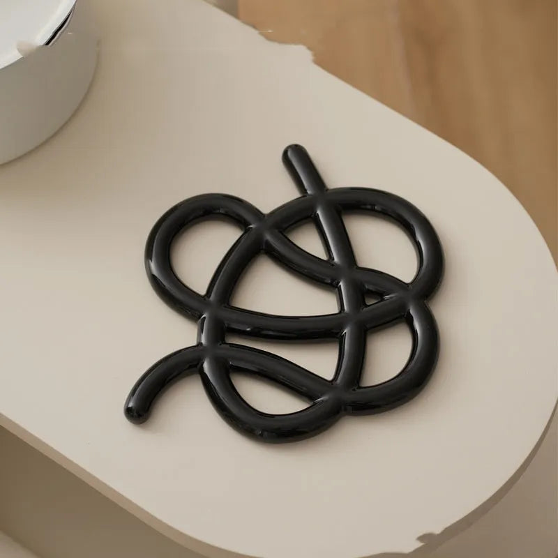 Ceramic heat-resistant pot mat in irregular shape with non-slip silicone pads