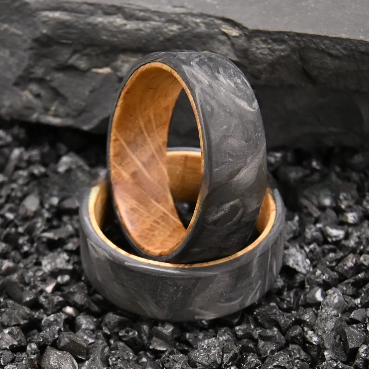 Tungsten steel ring with wine barrel wood and carbon fibre inlay, 8mm width, simple band, colour T0068M
