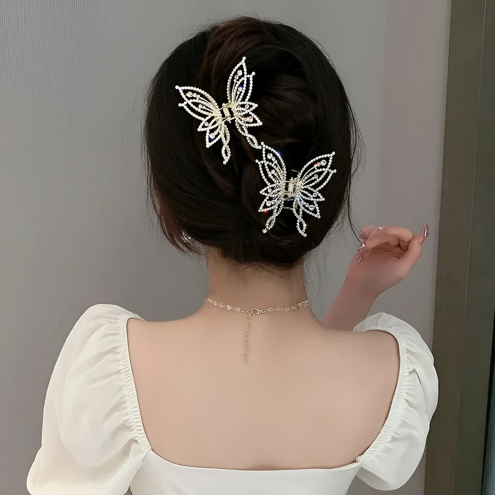 Butterfly hair barrettes in alloy with rhinestone or pearl styles measuring 6.7x6.2cm