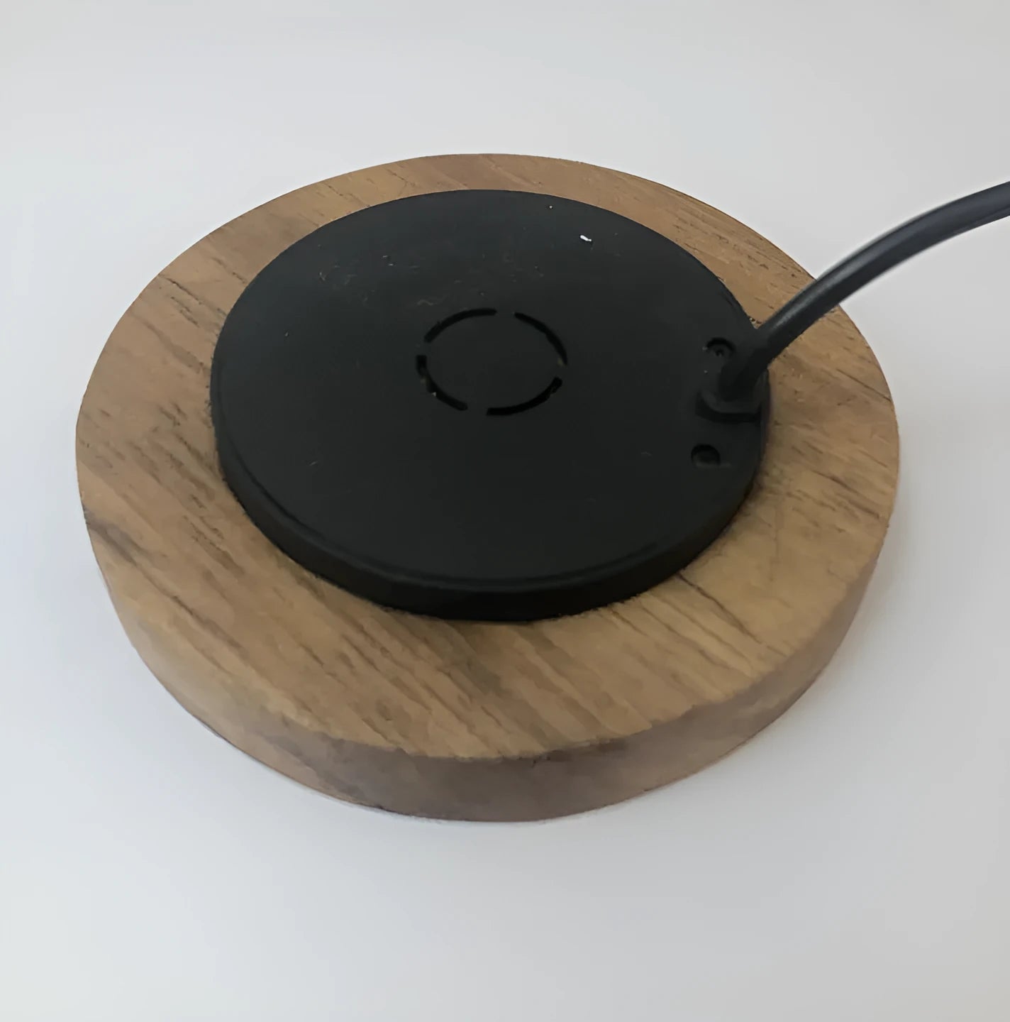 Round hidden wireless phone charger for desk or table installation, shows 60mm and 75mm size options.