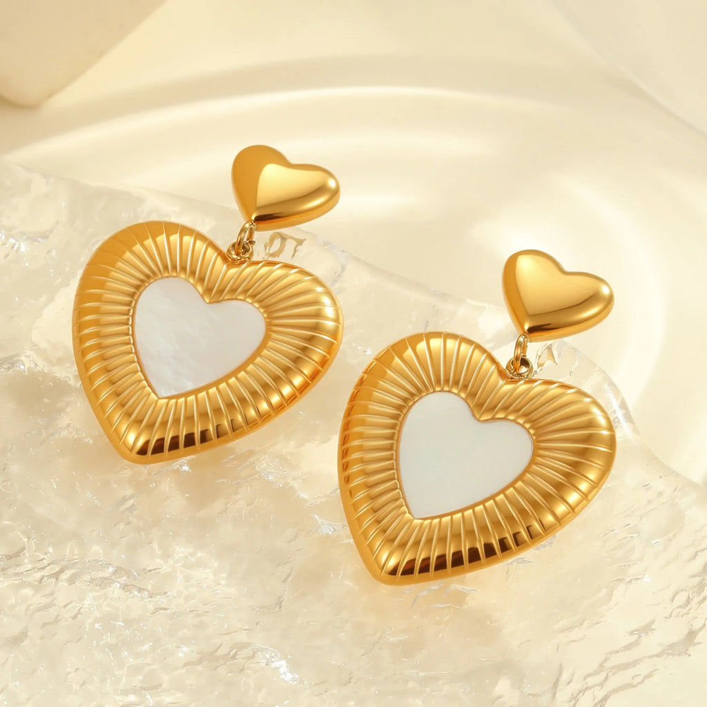 Women's stainless steel heart earrings with 18K gold electroplating and fritillary design elements