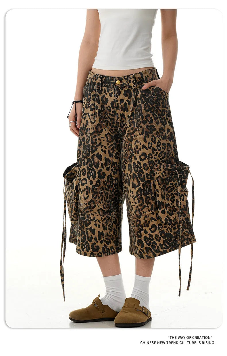 Leopard print cotton cropped pants with high waist and loose straight fit