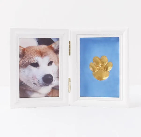 Solid wood cat palm print photo frame with gold lacquer and seal paste kit on table