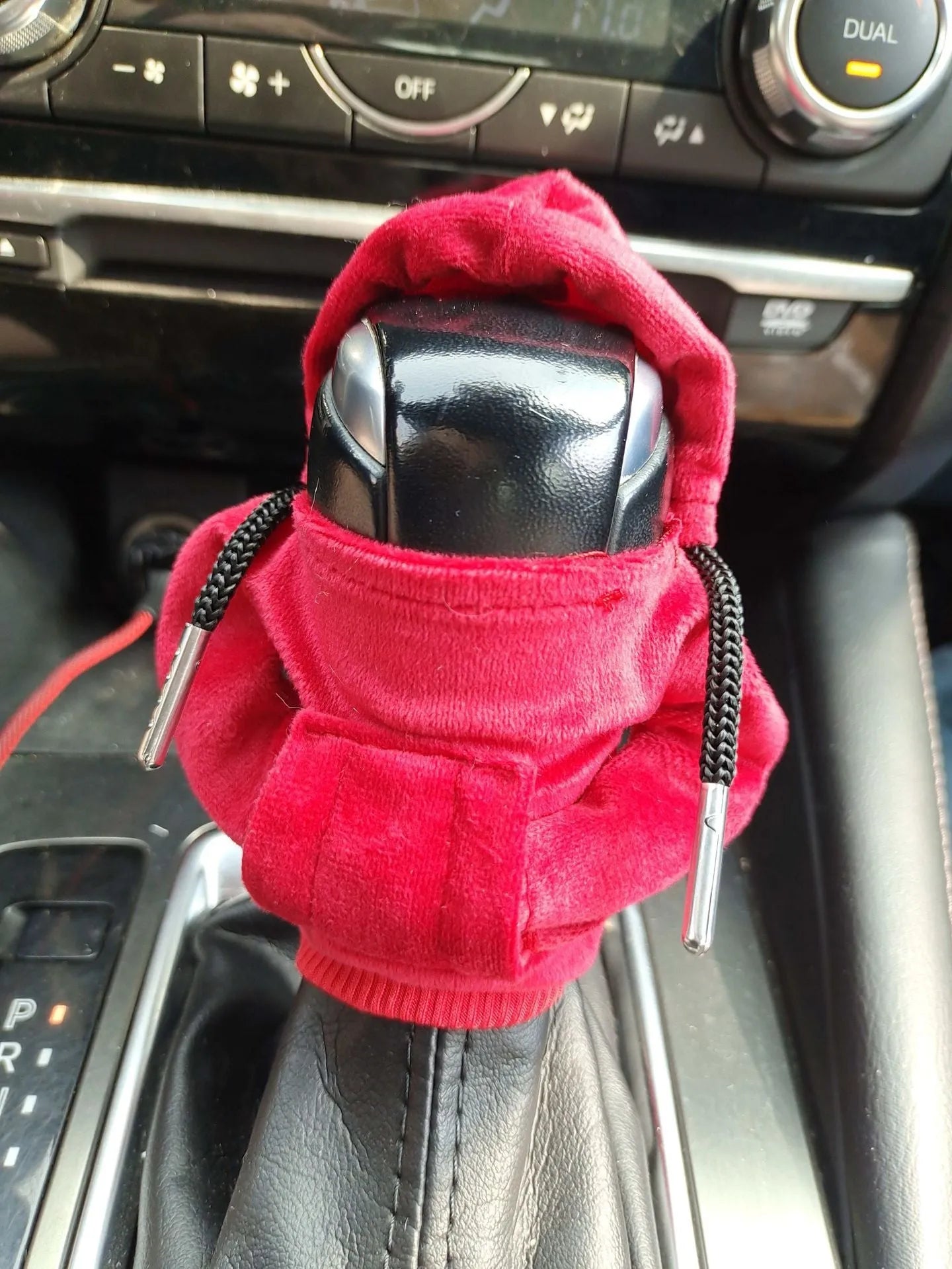 Pure cotton gear lever sweater decoration in multiple colours on a car gear knob.