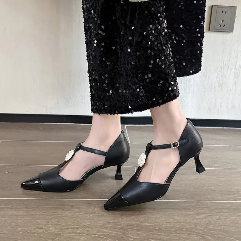 Women's floral stiletto heel shoes with pointed toe and buckle decoration in black colour