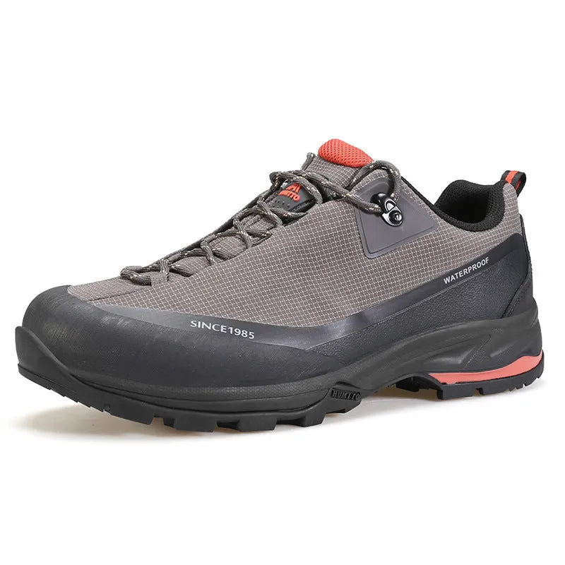 Men's low-top hiking boots with leather mesh upper and round toe design in black colour