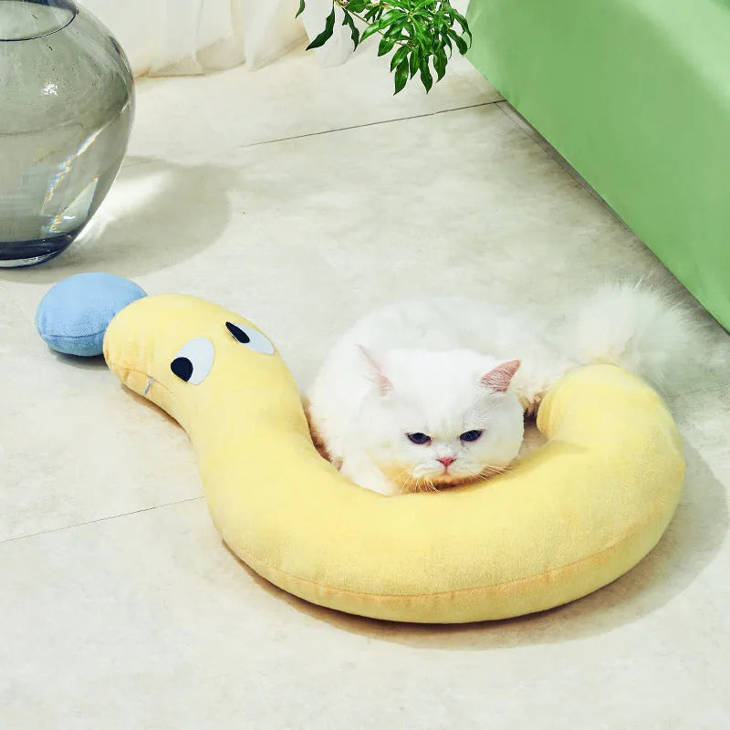 Blue or yellow rectangular pet pillow measuring 62 cm by 39 cm for small dogs and cats.