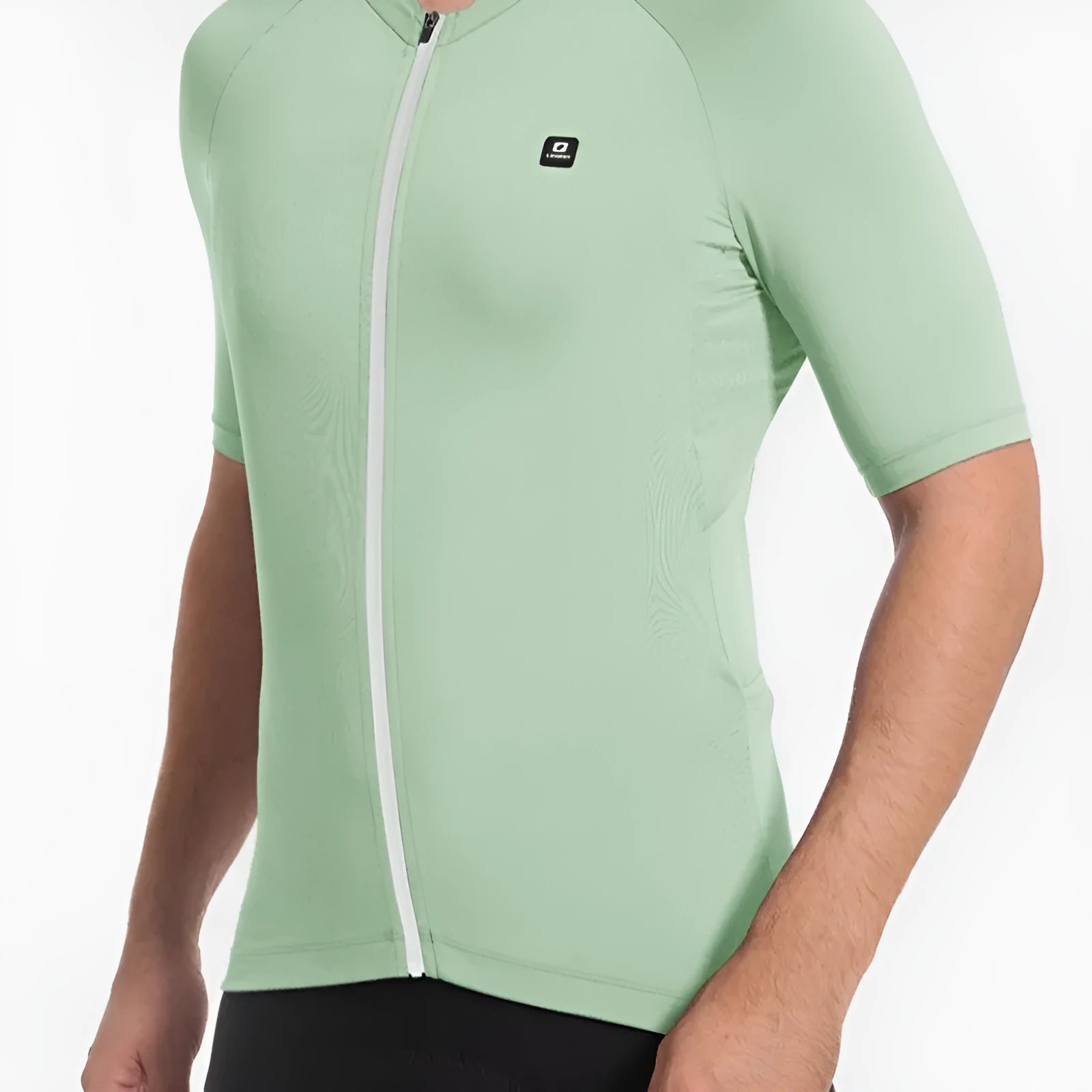 Short-sleeve cycling jersey in polyester with moisture-wicking fabric, available in multiple colours, front view
