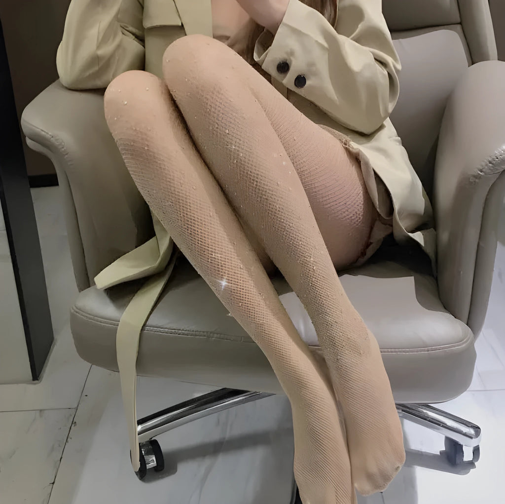 Women's fishnet stockings in nylon mesh with diamond pattern in skin colour option