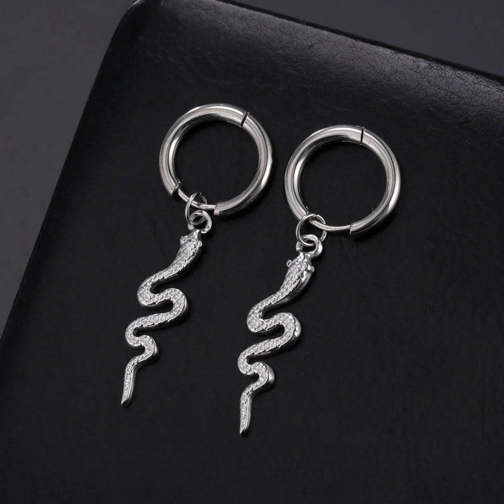 Snake-shaped vintage ear clips in gold or steel colour with stainless steel construction