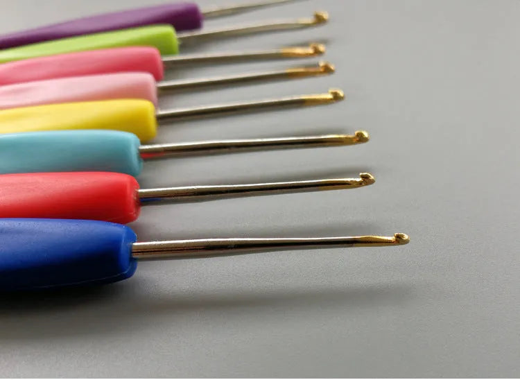 Set of 16 crochet hooks with soft plastic handles in storage bag