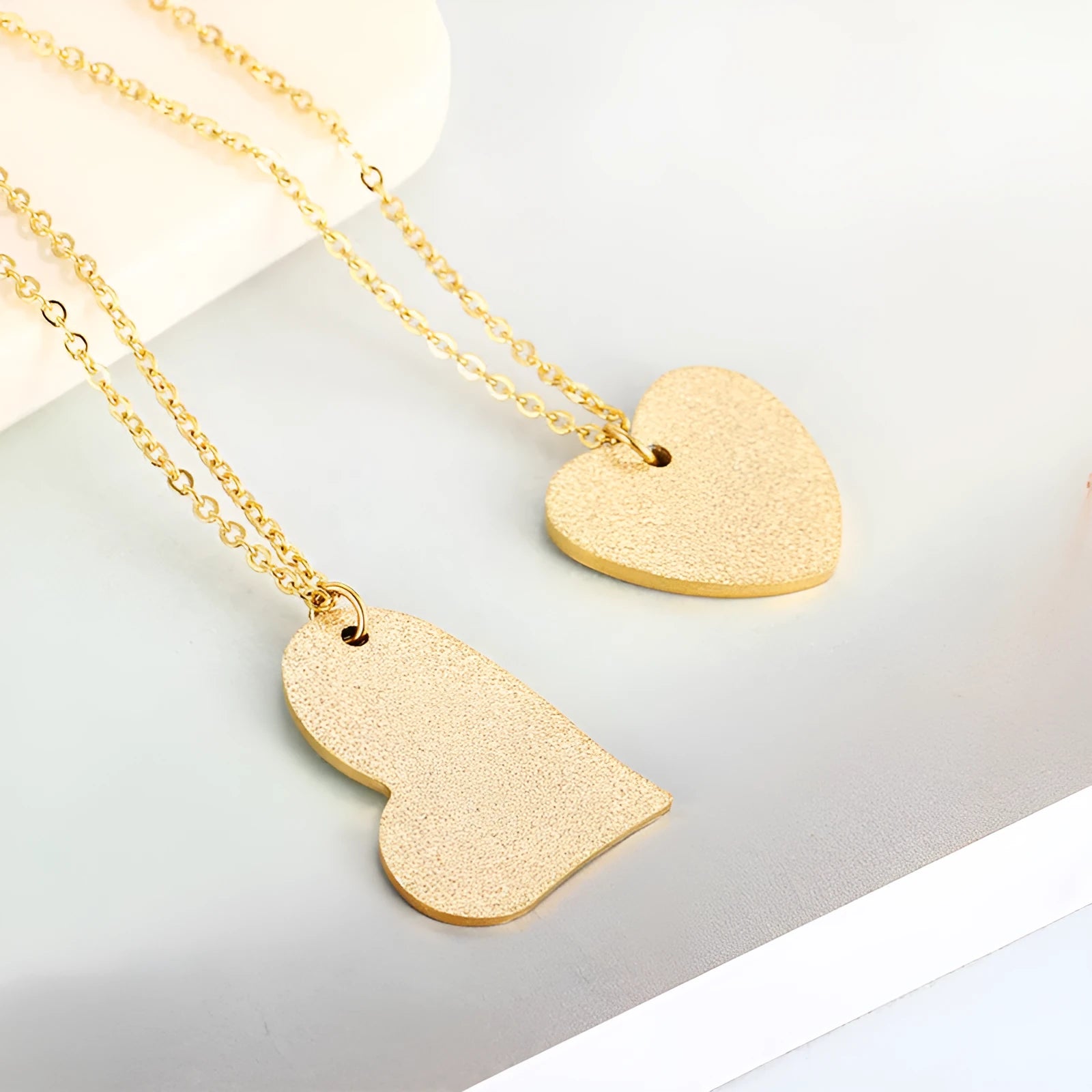 Geometric heart-shaped titanium steel pendant necklace on a chain, colour KN25736-Z