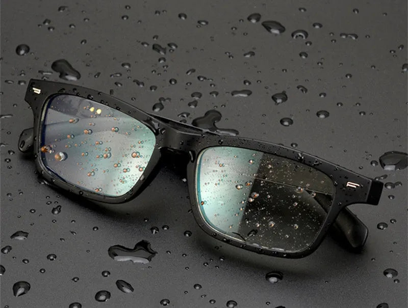 Smart glasses with a PC+ABS frame featuring semi-open ear speakers and polarised, anti-blue light lenses.