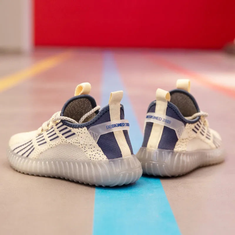 Men's white breathable flying fabric sports shoes with mesh lining and a low-platform sole.