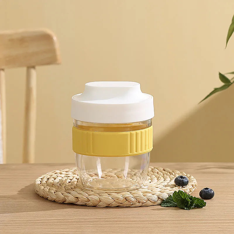 Green plastic salad cup with sealing lid and built-in spoon, 480ml capacity