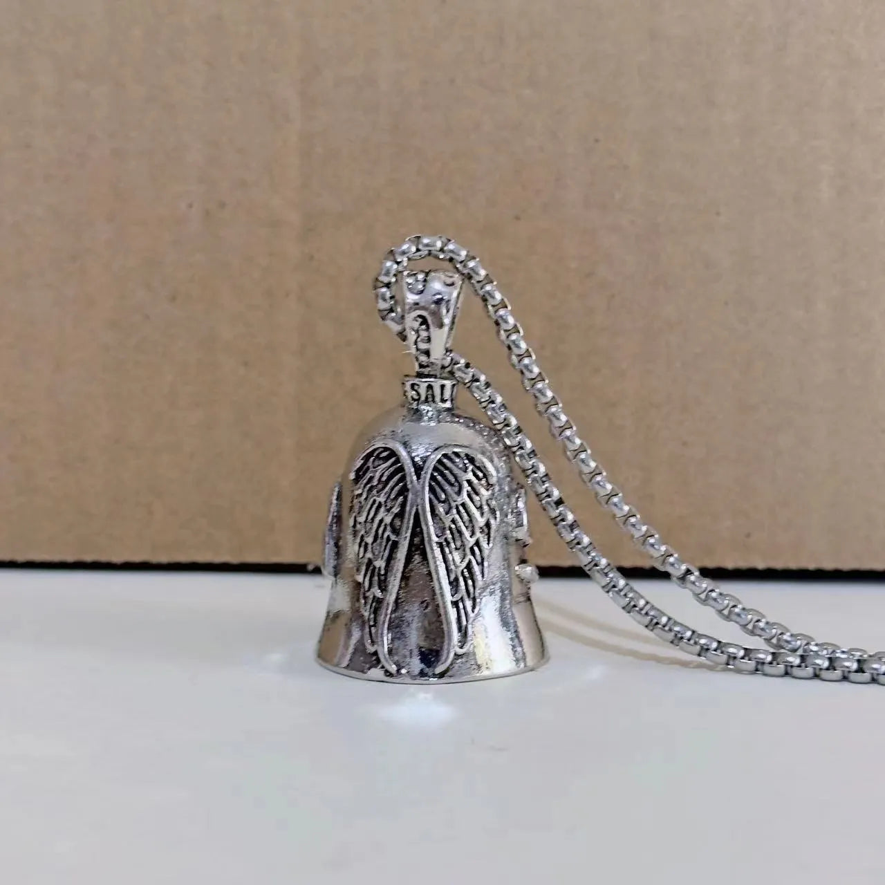 Vintage white angel wings feather necklace and keychain set in alloy with electroplated finish