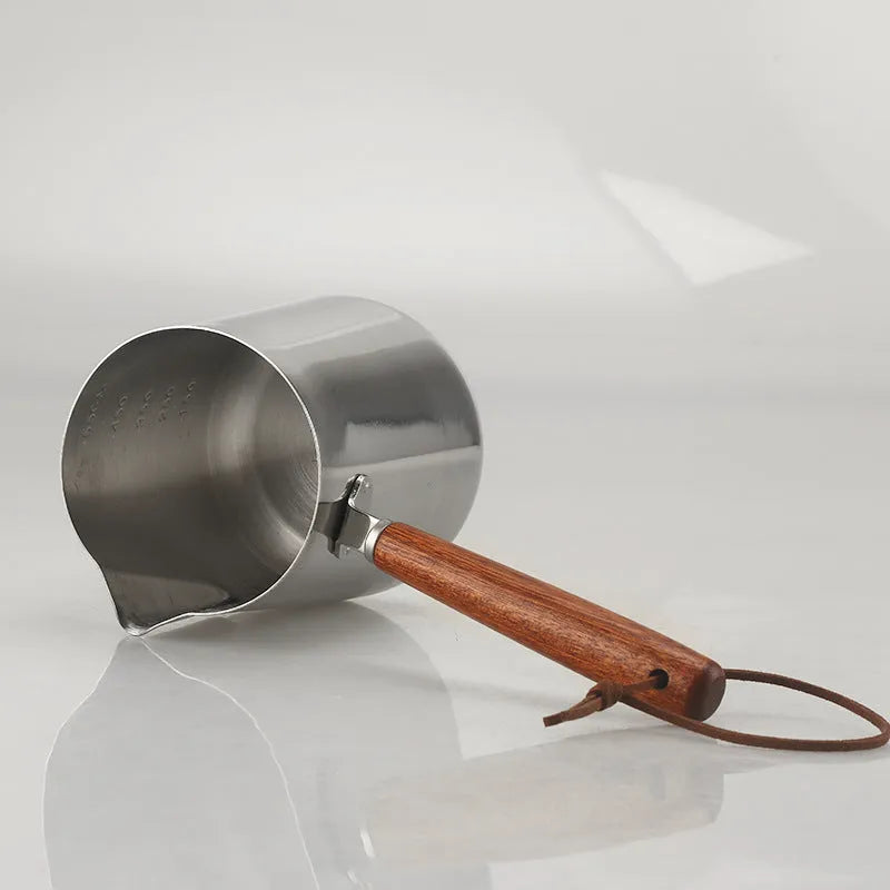 Stainless steel garland coffee cup with wooden handle and measuring scale for latte art