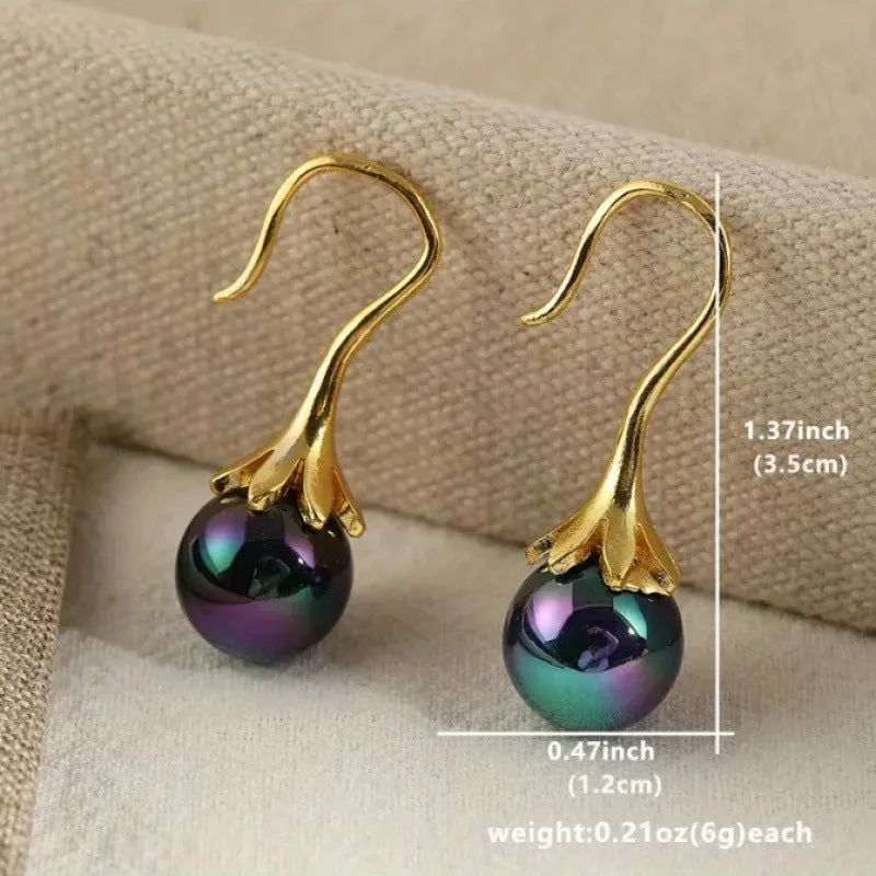 Women's retro fashion earrings in imitation gold electroplating finish