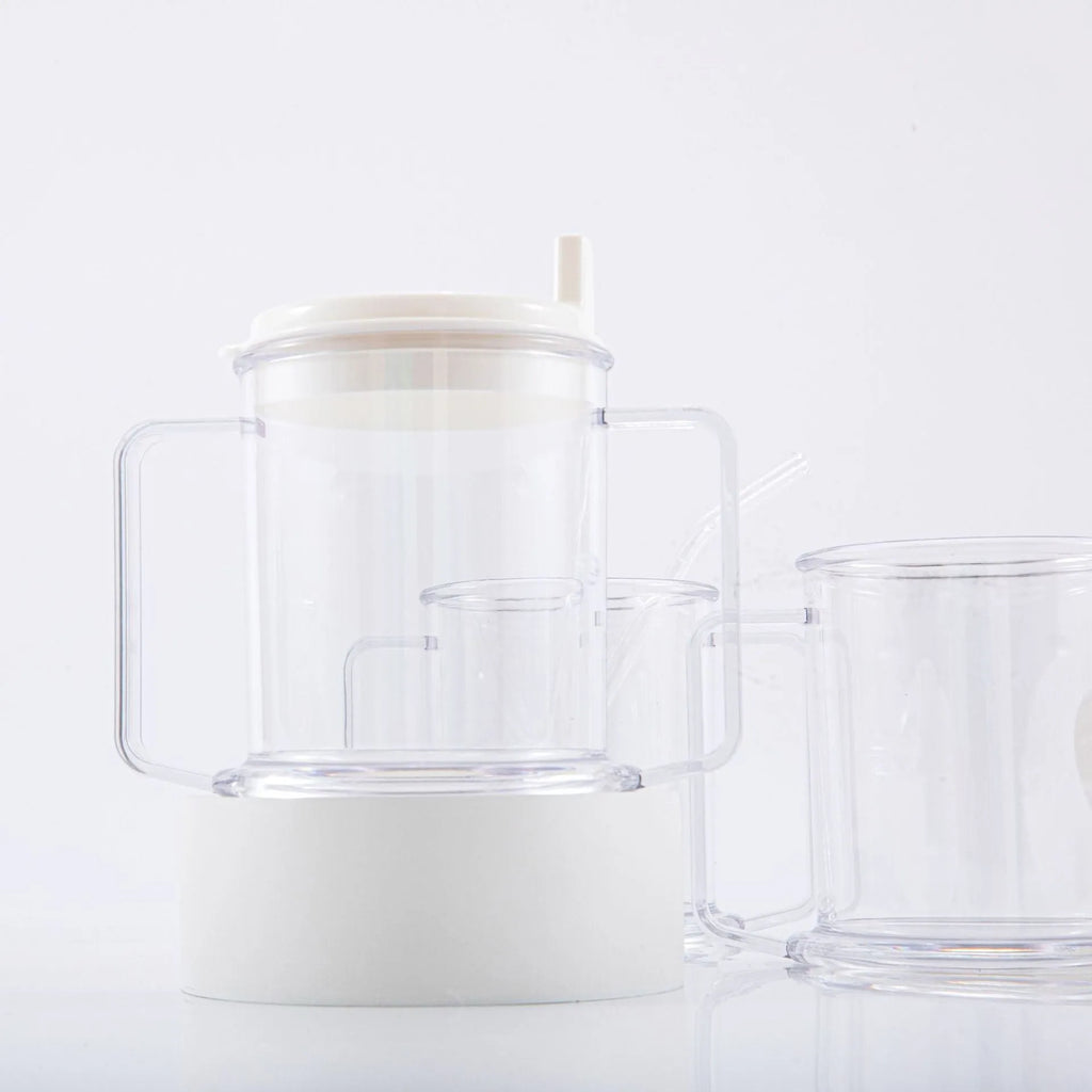 Transparent plastic spill-proof drinking cup with modern design
