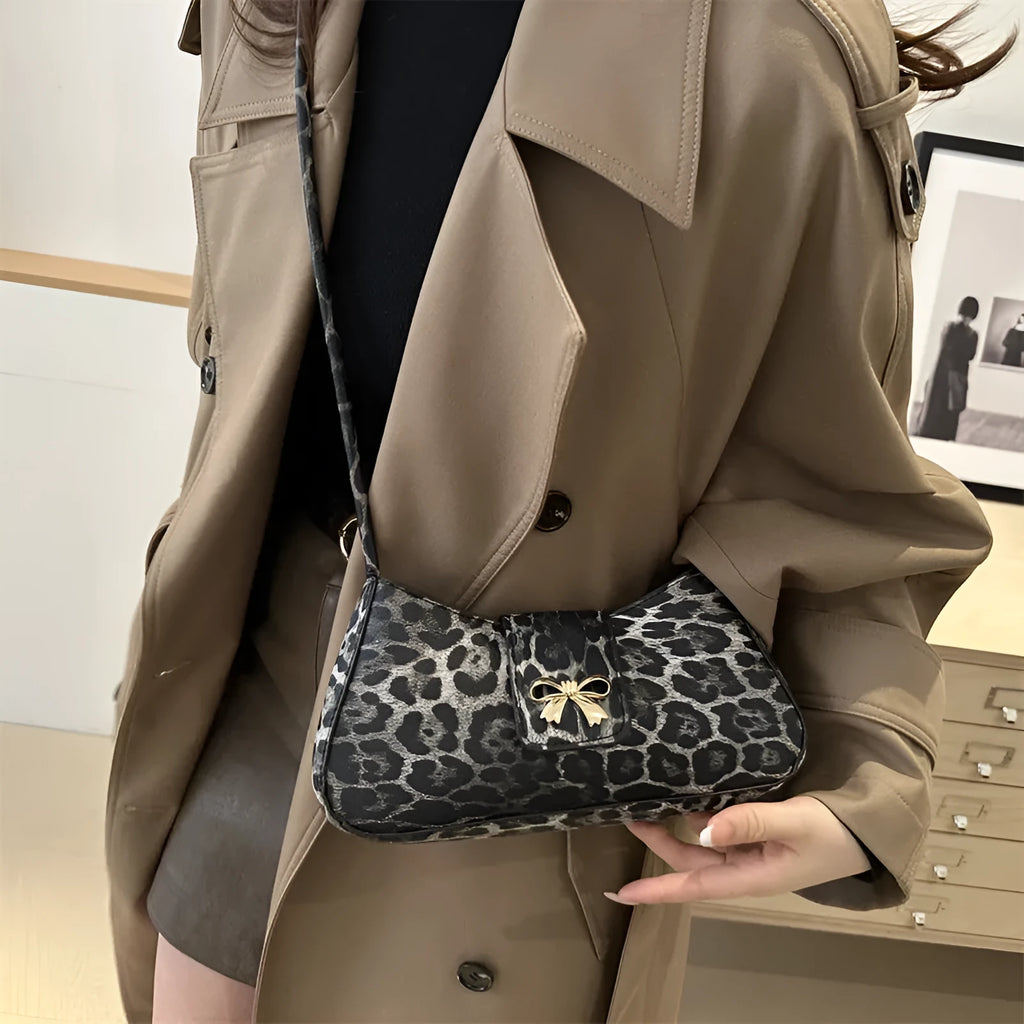 Women's casual large capacity handbag in four colours with sandwich pocket design measuring 27x13.5x6cm