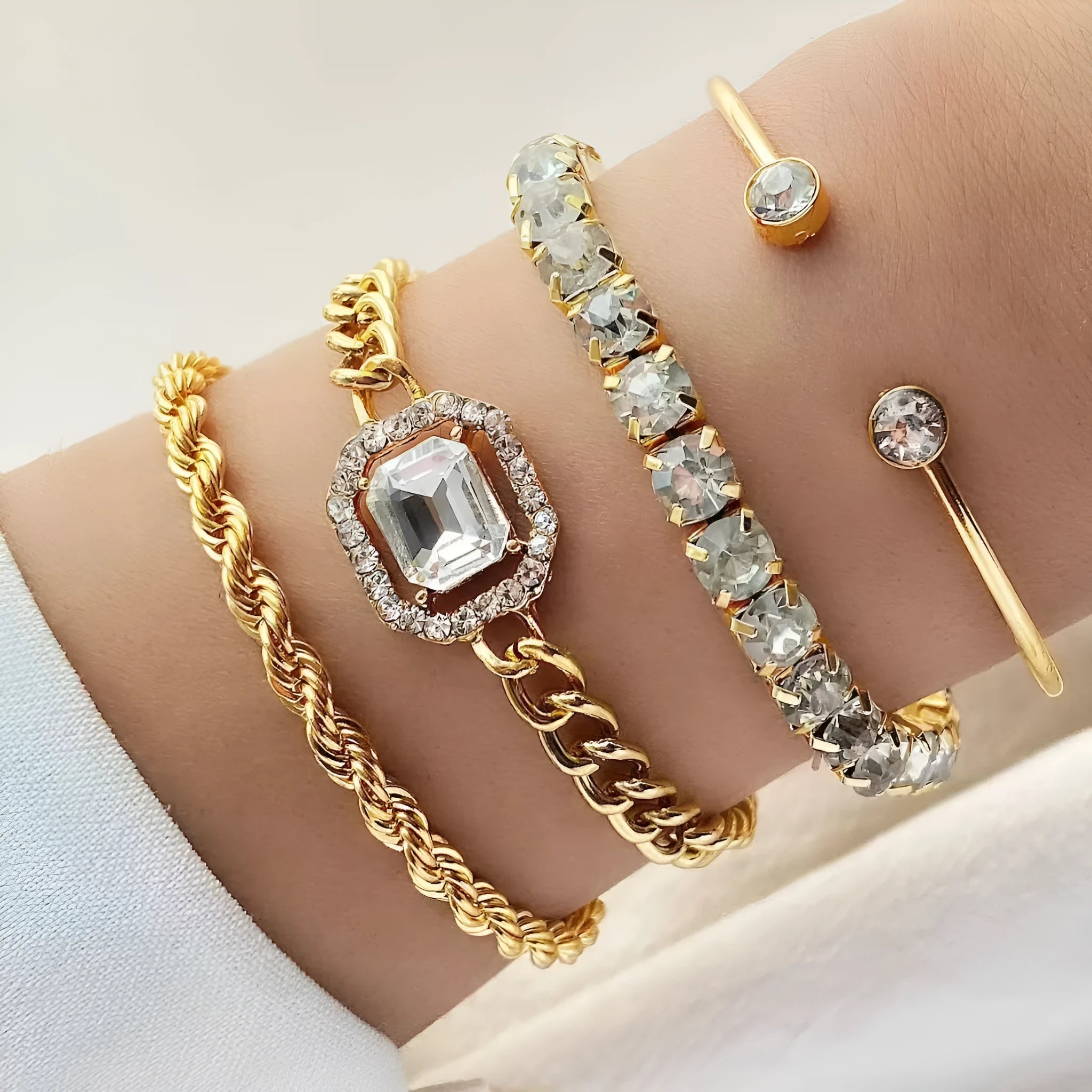 Women's retro geometric alloy jewelry set with square diamond chain design in gold and silver