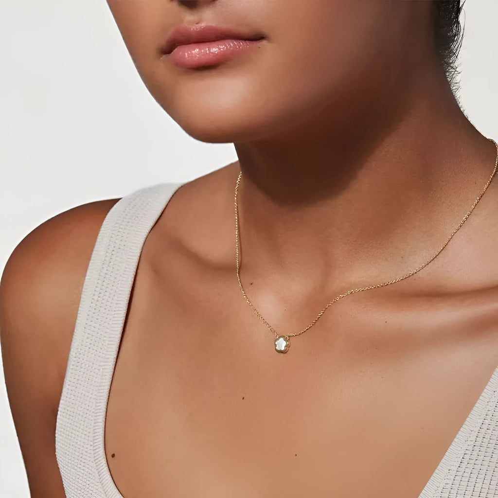 White mother of pearl shell flower necklace with O-chain in gold or silver finish
