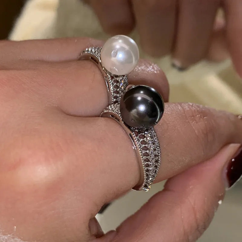 Adjustable opening geometric copper ring for women in black pearl or silver colour