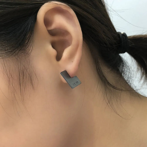 Oxidation black sterling silver geometry square earrings with minimalist cold wind style design.