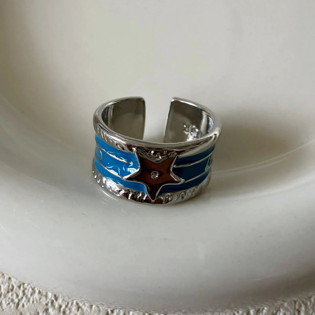 Adjustable copper ring with distressed finish and geometric drop oil design