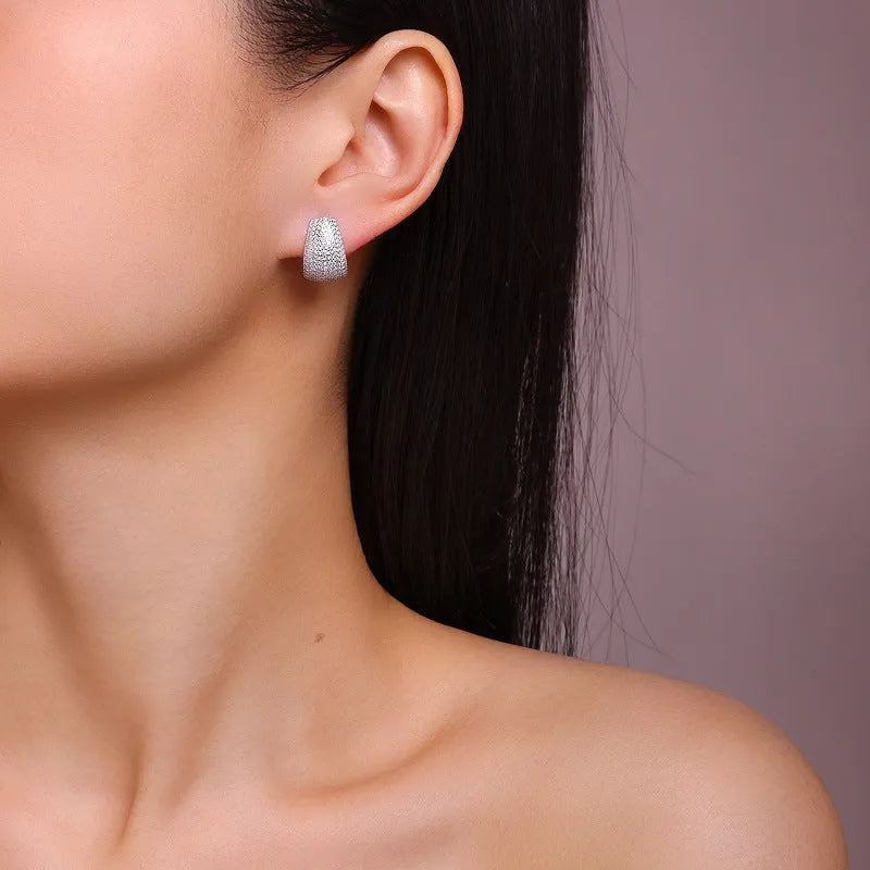Geometric women's ear studs in S925 sterling silver with D-E colour moissanite stones