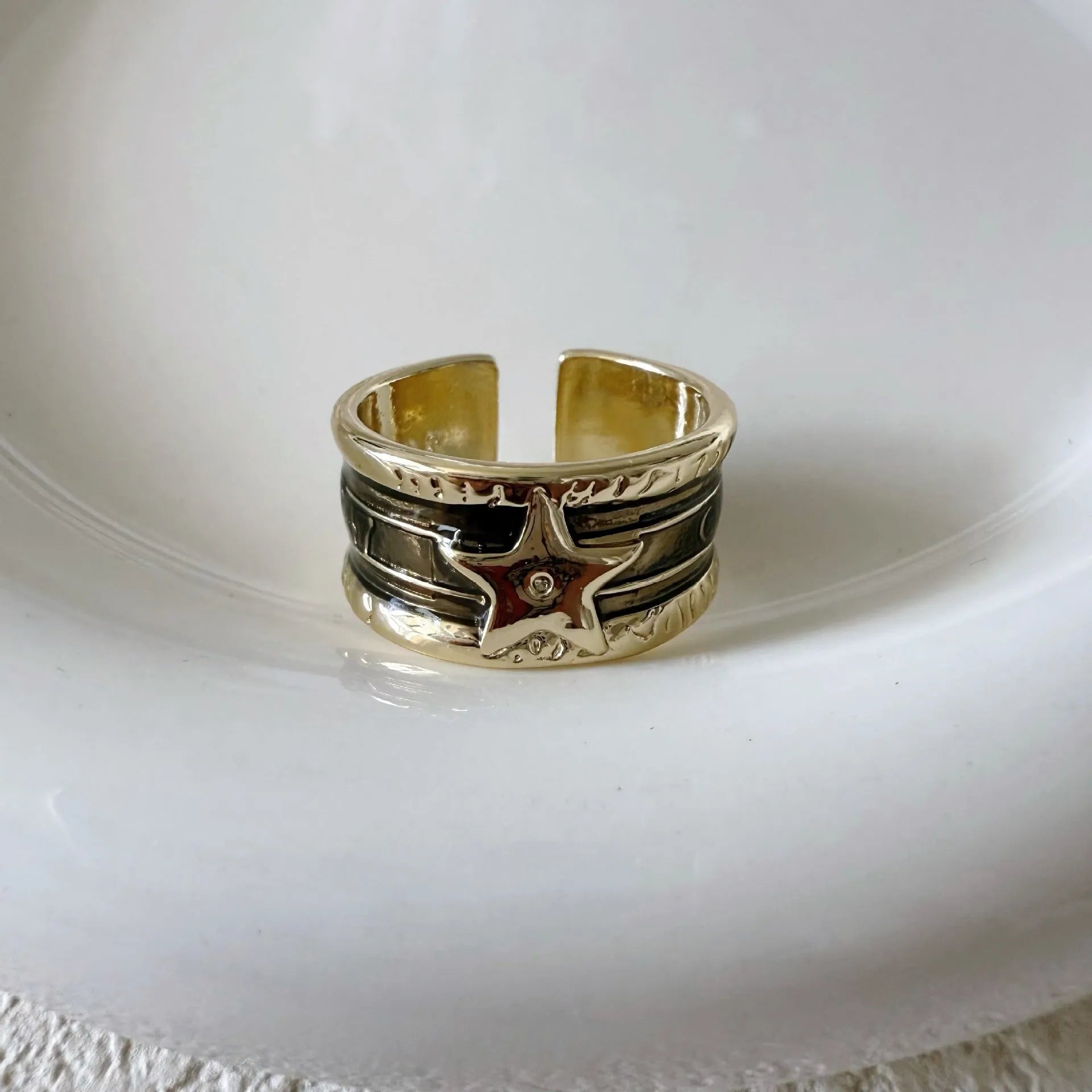 Adjustable copper ring with distressed finish and geometric drop oil design