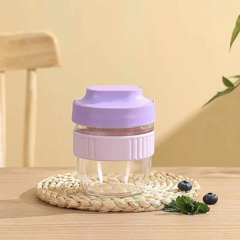 Green plastic salad cup with sealing lid and built-in spoon, 480ml capacity