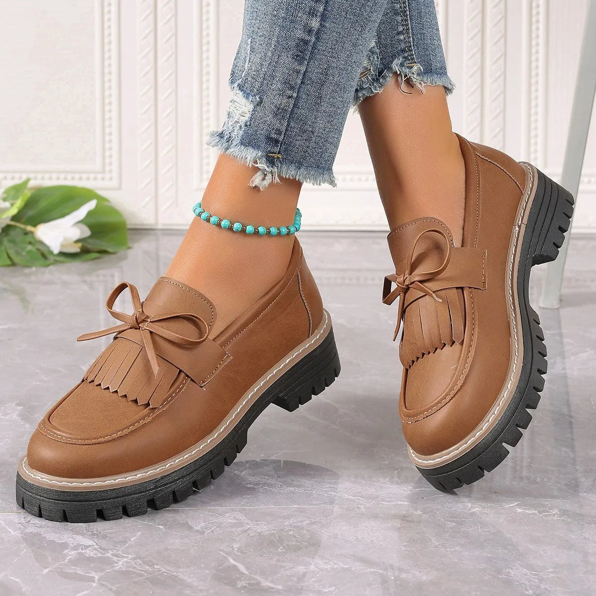 Plus size women's black loafers with tassel decoration and bowknot detail on round toe