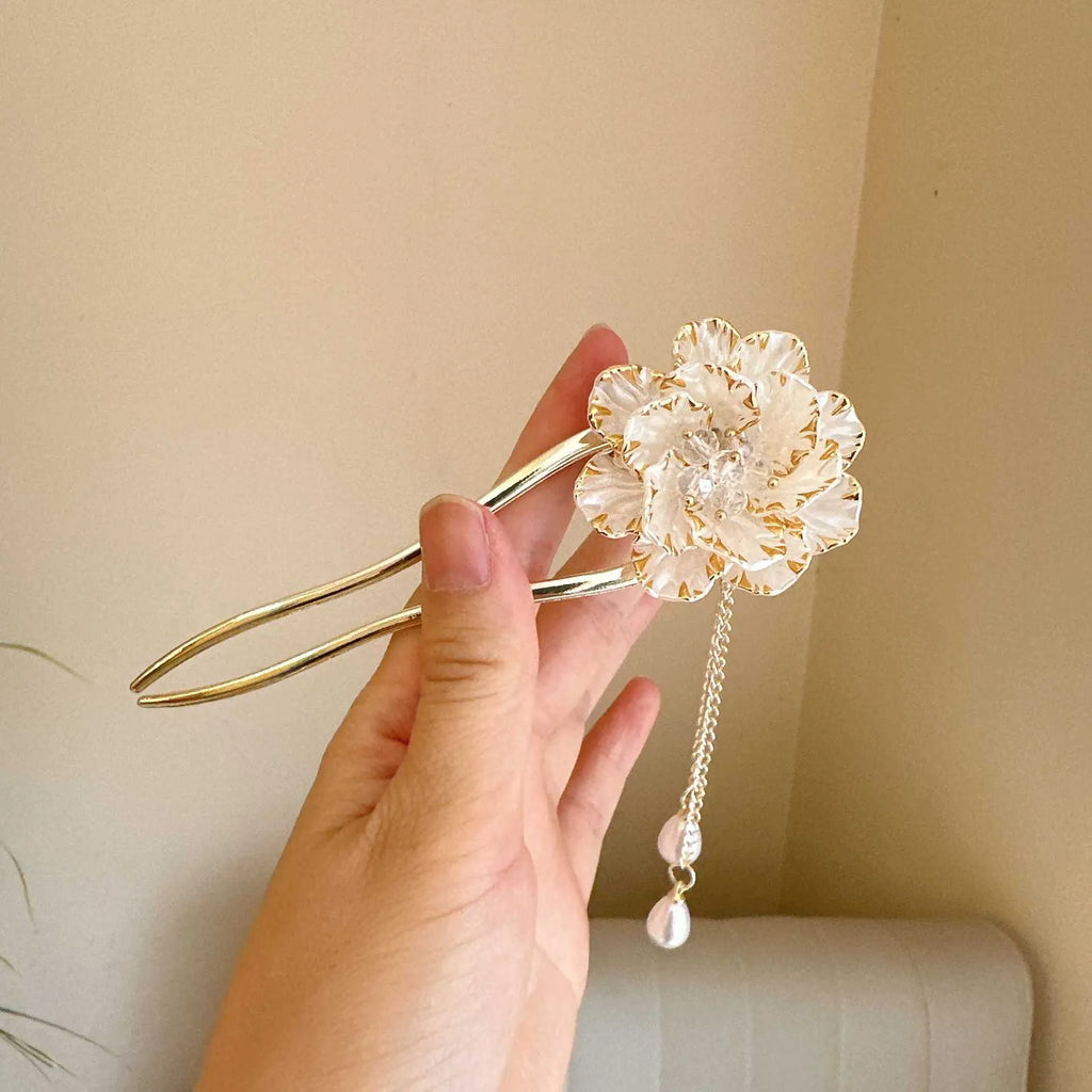 Purple and white retro peony flower U-shaped hairpin with tassel detail on alloy hair clip
