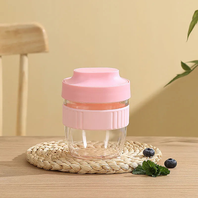 Green plastic salad cup with sealing lid and built-in spoon, 480ml capacity