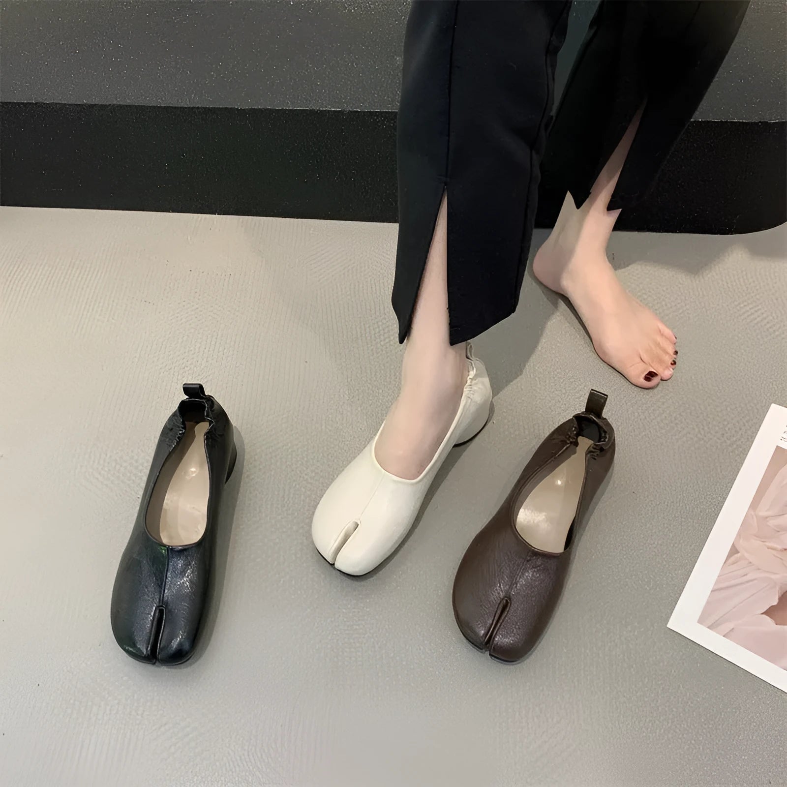 Women's black split toe horseshoe chunky heel pumps with round toe and low heel